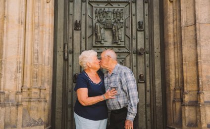 Golden couple on Vacation to