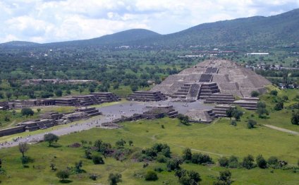 Teotihuacan pyramid of the